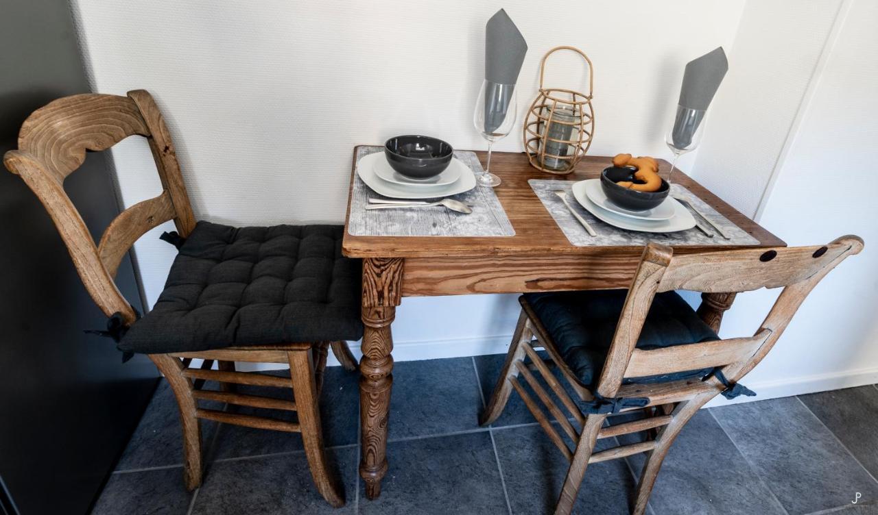 Les 3 Chapeaux Dinant 6P Les Canotiers 4P Avec Terrasse Le Melon 2P Sans Terrasse Exterior photo